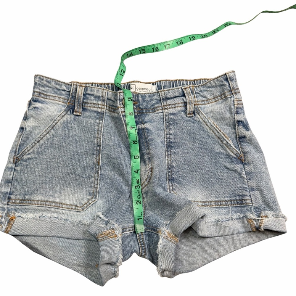 REgeneration by Celebrity Pink Light Wash Mid Rise Cuffed Utility Shorts - Small - Picture 10 of 11